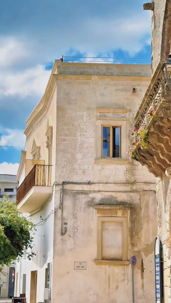 Palazzo Vigilarium Boutique Rooms Rooftop & Arts Hotel — hotel in Uggiano La Chiesa
