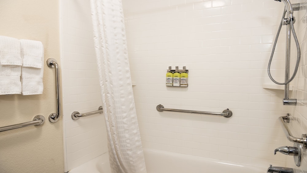 Candlewood Suites Bay City by IHG - photo 32