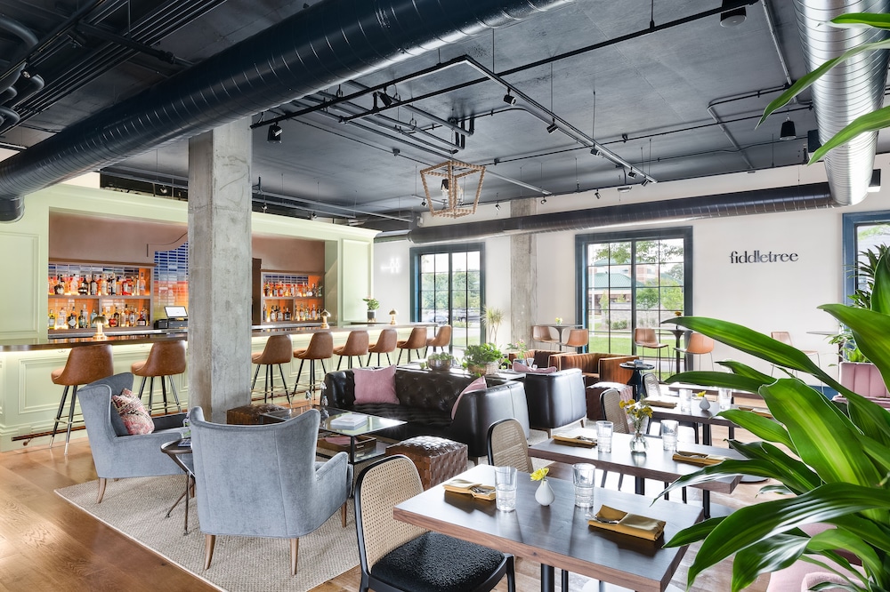 Elwood Hotel & Suites - photo 35