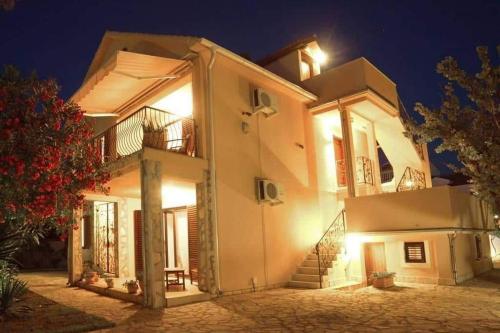 Family friendly apartments with swimming pool Sabunike Zadar 20179 — 4-Star Luxury Hotel in Privlaka, Croatia