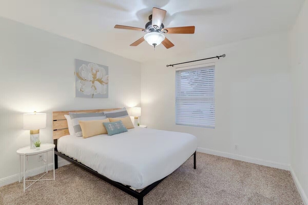 Desert Oasis in Mesa Poolside & Hot Tub in Mesa, United States