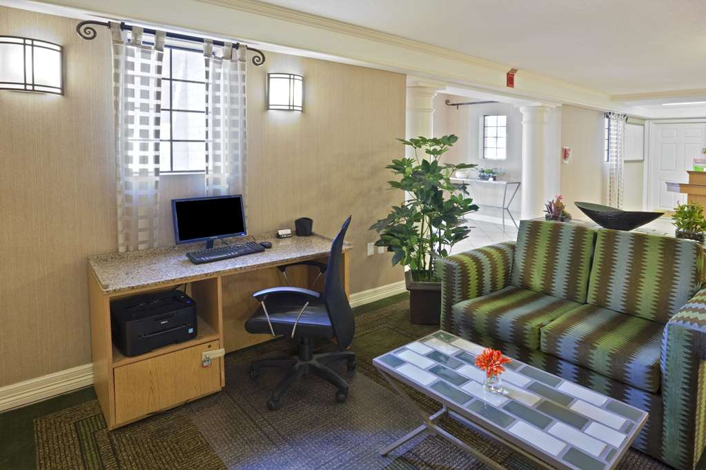 La Quinta Inn by Wyndham Phoenix Sky Harbor Airport - photo 41