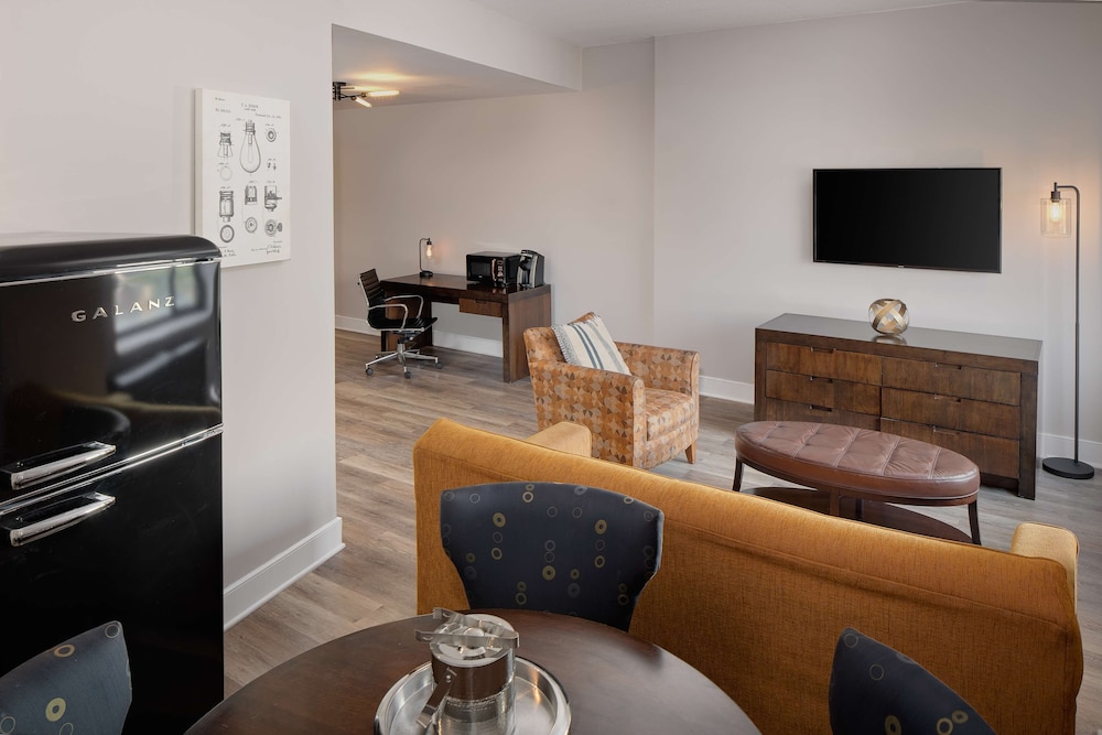 Watt Hotel Rahway Tapestry Collection by Hilton - photo 12