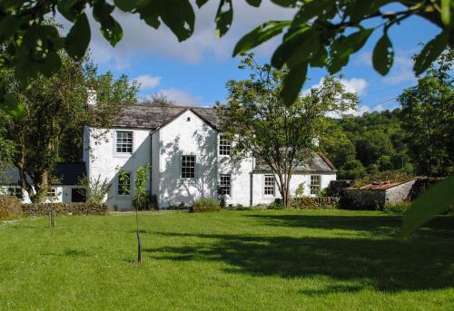 Riverside House — 4-Star Luxury Hotel in Thornhill, United Kingdom