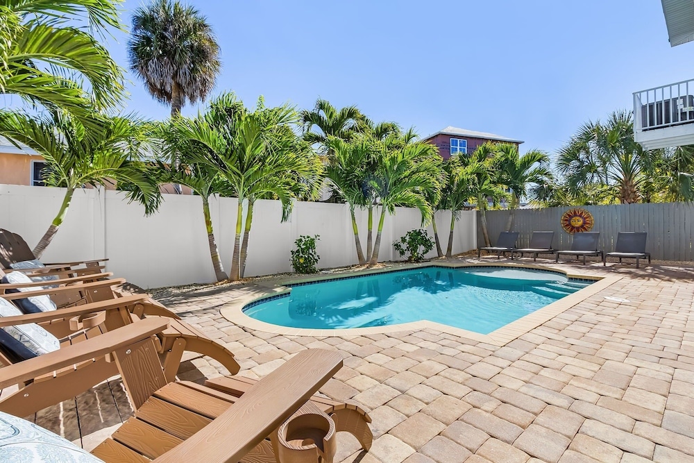Welcome to 246 Delmar Ave Vacation Rental home — 4-Star Luxury Hotel in Fort Myers Beach, United States