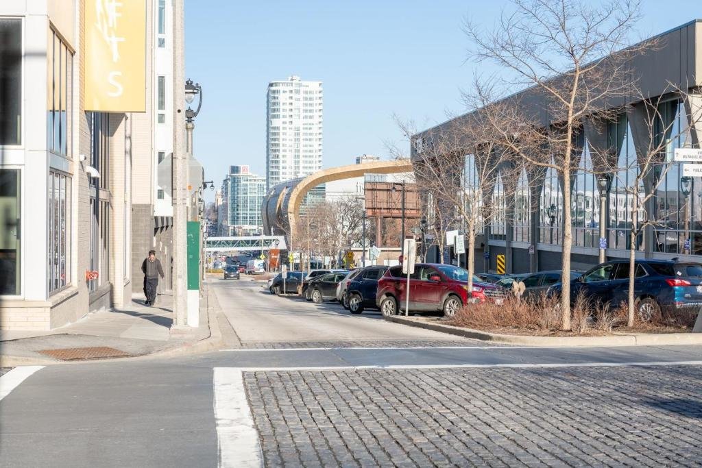 Brewery District Luxe 1br Near Fiserv with Parking - featured photo