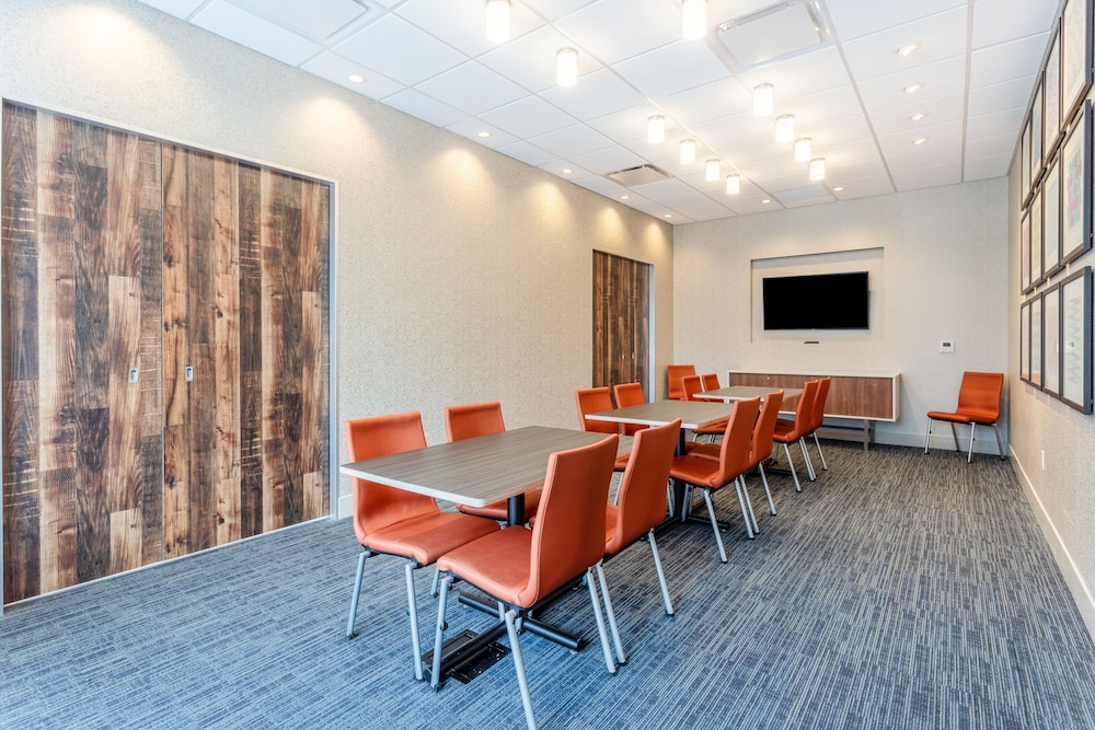 Holiday Inn Express & Suites Springfield North by IHG - photo 26