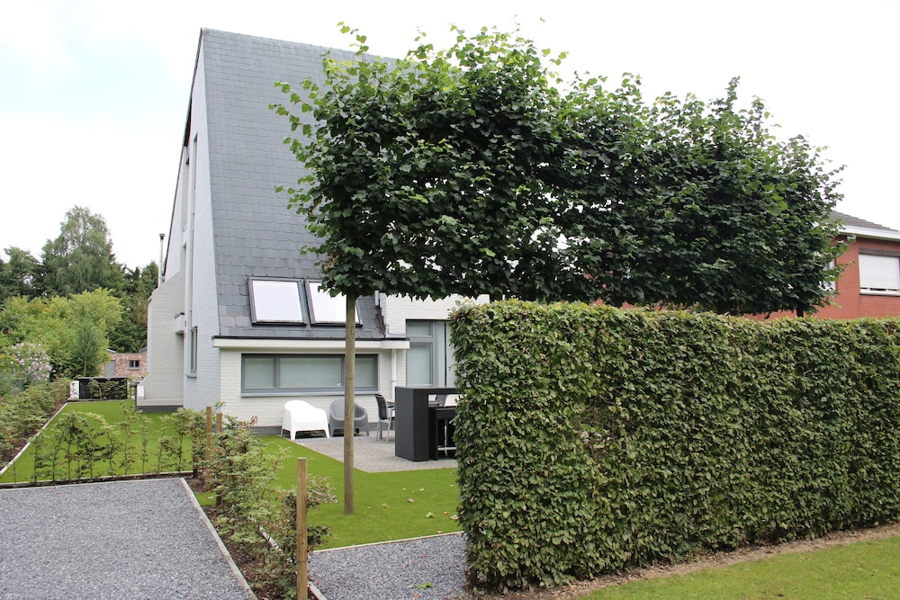 B&B 't Witte Huis — 4-Star Luxury Hotel in Geel, Belgium