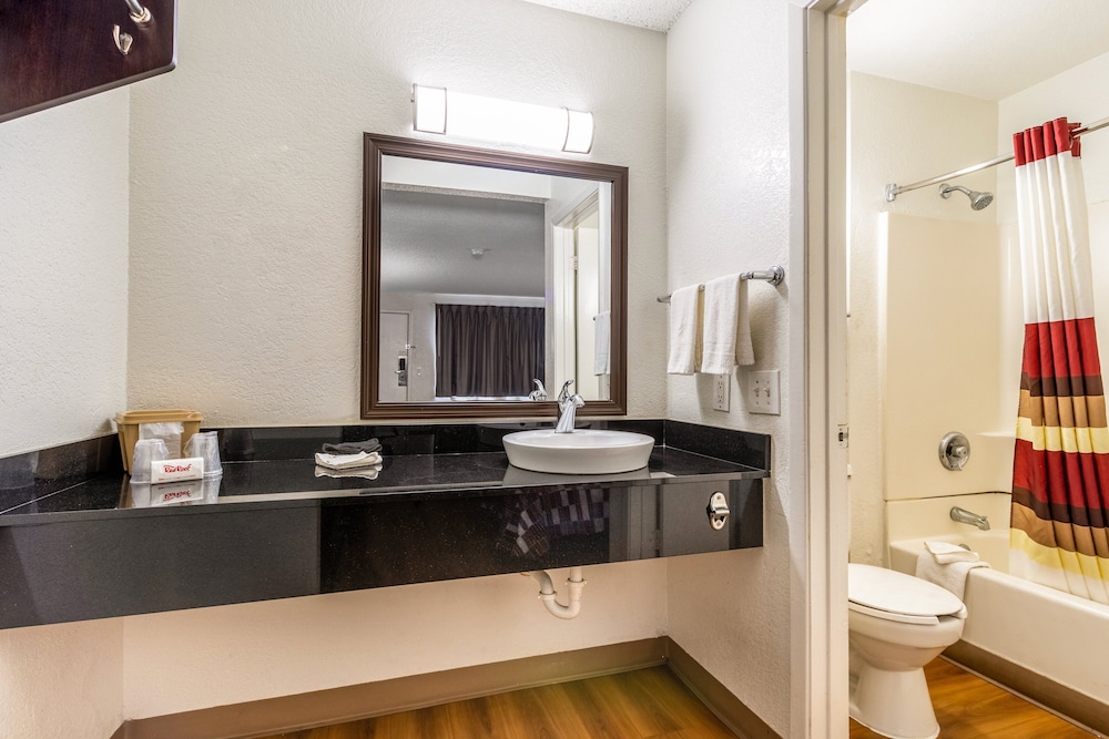Red Roof Inn Phoenix Midtown - photo 21