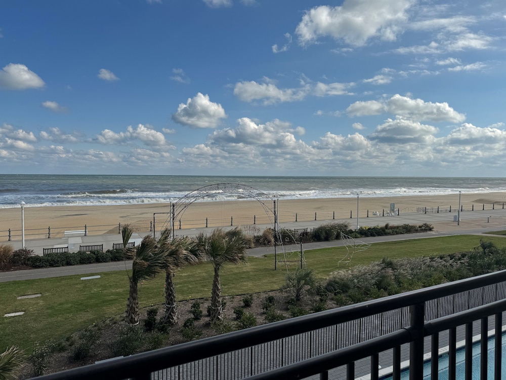 Baymont by Wyndham Virginia Beach Oceanfront - photo 16