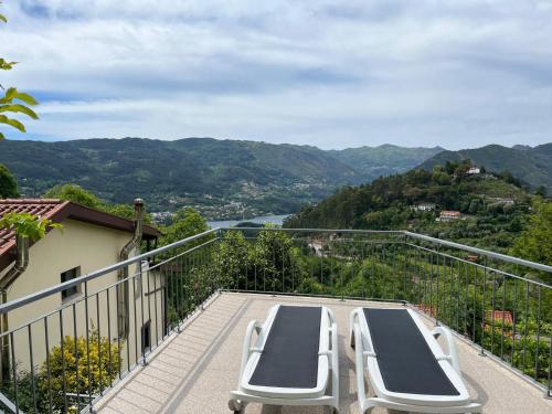 Casa de Casarelhos Andar Moradia com Lareira Vistas rio Gerês — 4-Star Luxury Hotel in Vieira Do Minho, Portugal