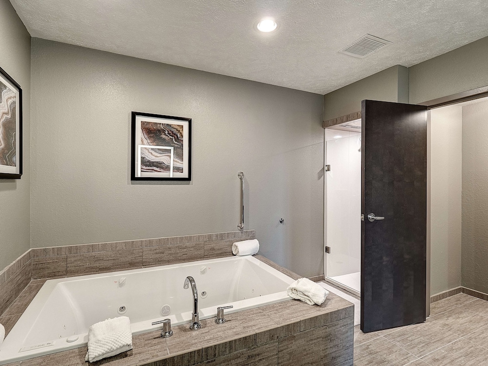 DoubleTree by Hilton Hotel Bloomington - photo 14