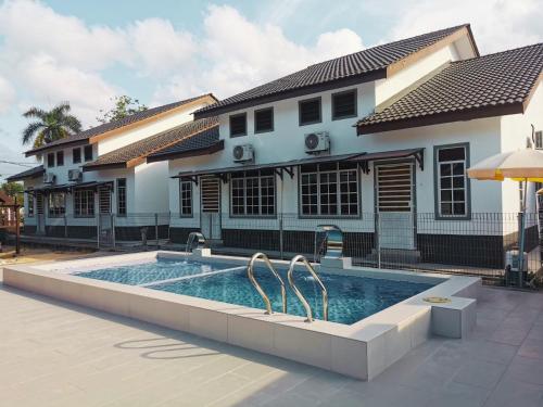 NAZZA Homestay with Pool near Jetty to Perhentian — 4-Star Luxury Hotel in Kuala Besut, Malaysia