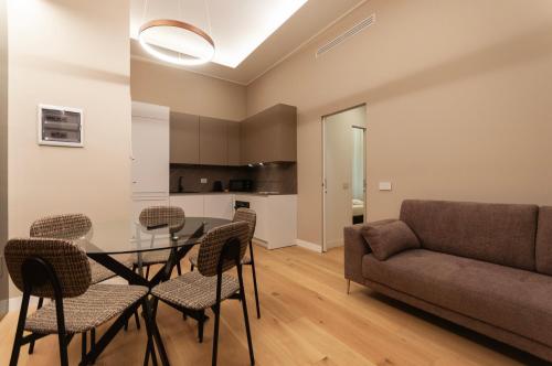 Youhosty 2 Bedroom Porta Venezia — 4-Star Luxury Hotel in Milan, Italy