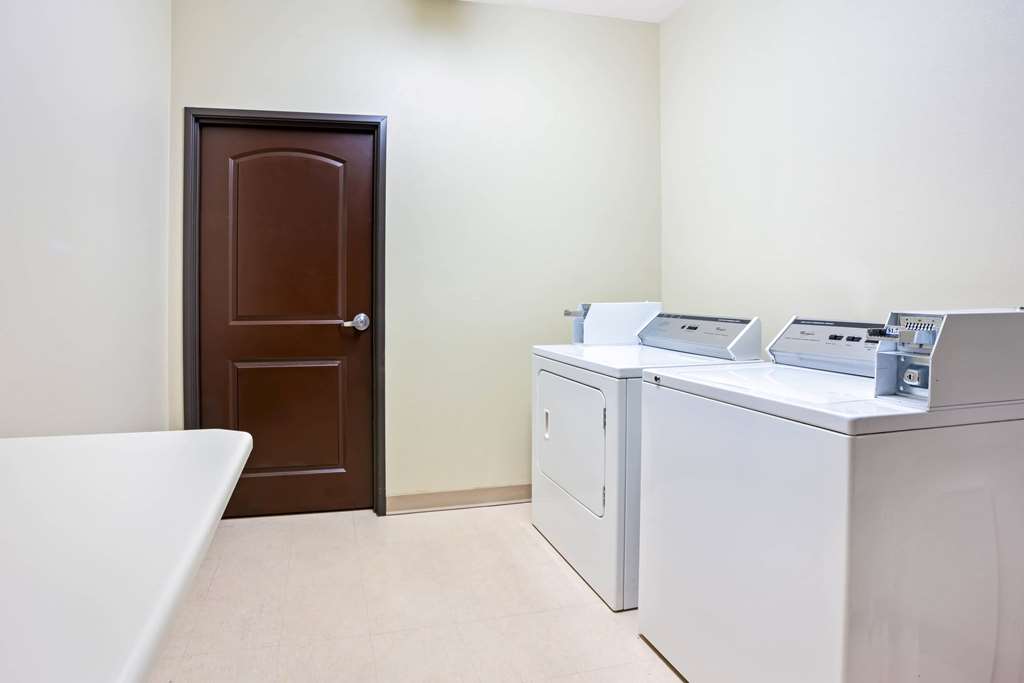 La Quinta Inn & Suites by Wyndham Auburn - photo 35