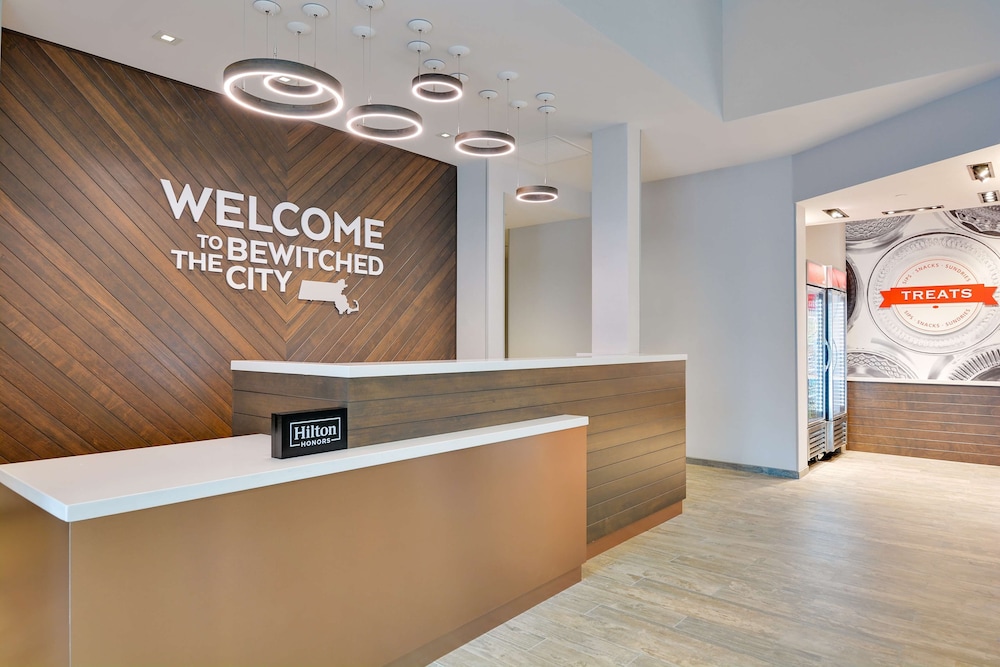 Hampton Inn Salem Boston - photo 7