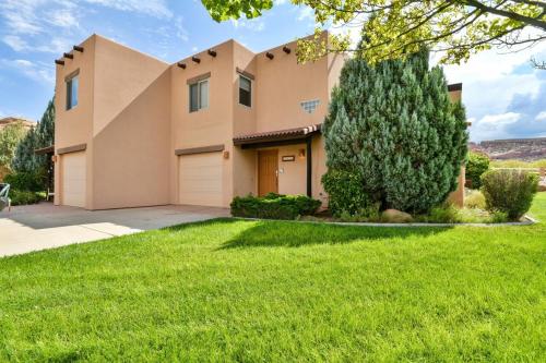 Desert Golf Escape — 4-Star Luxury Hotel in Moab, United States
