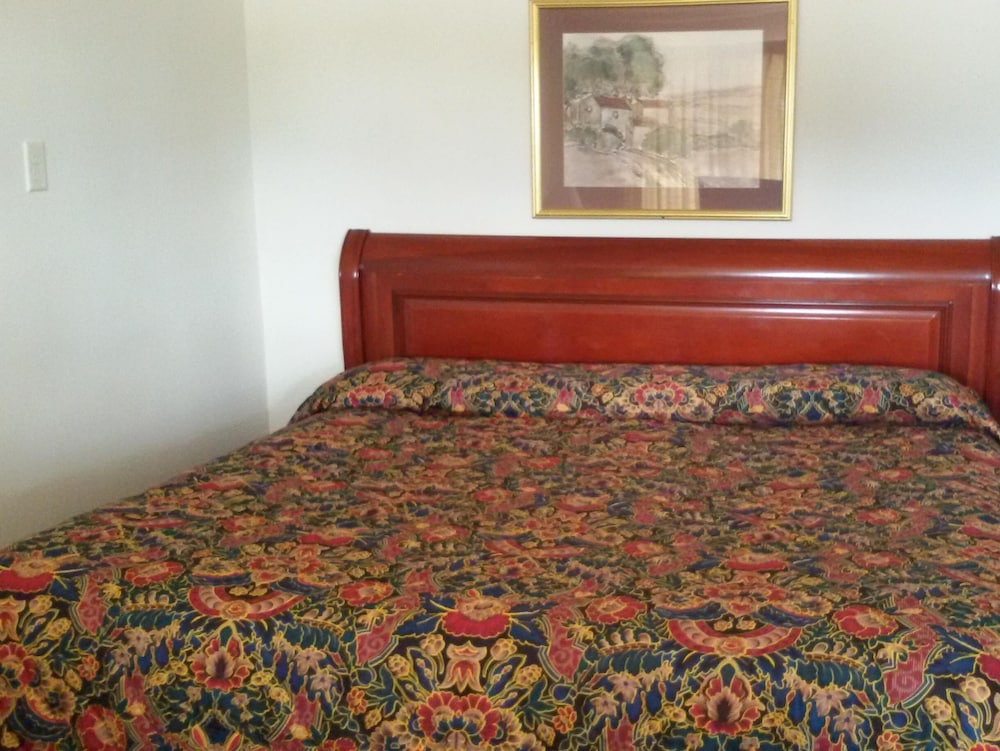 Knights Inn Stevens Point - photo 8