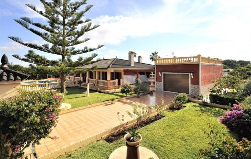 Villa Chabela En Bahía Grande Zona Residencial — 4-Star Luxury Hotel in Llucmajor, Spain