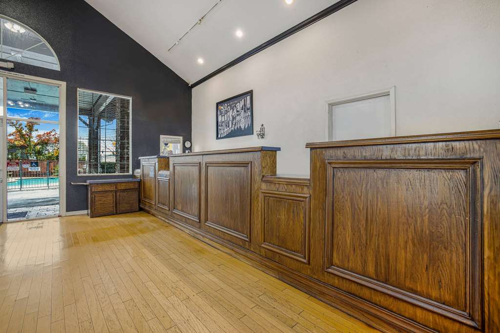 Super 8 by Wyndham Auburn - photo 4