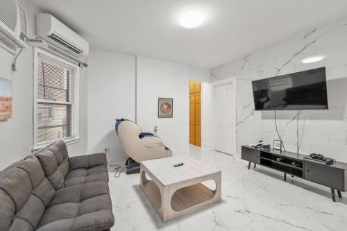 Epic Spa & Play Retreat NYC EWR Sleeps 30 — 4-Star Luxury Hotel in Bayonne, United States