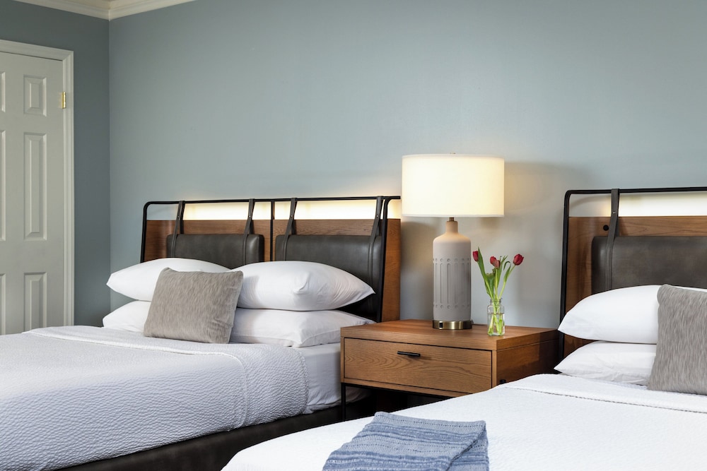 Meadowbrook Inn - photo 15