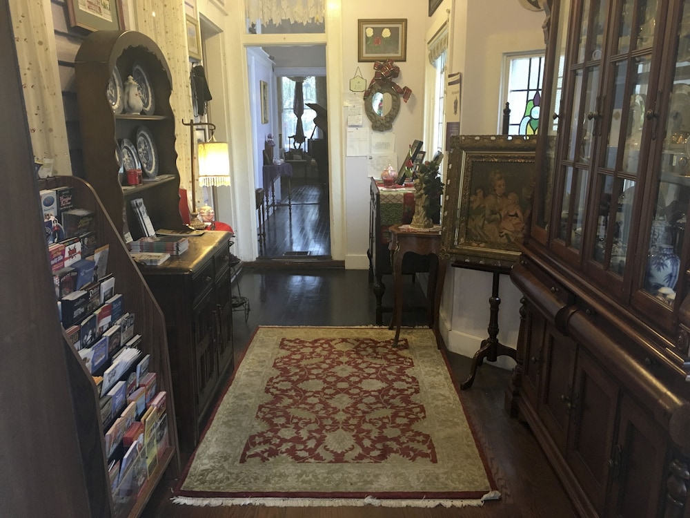 Penny Farthing Inn - photo 2