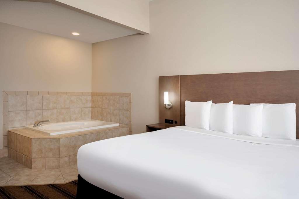 Country Inn & Suites by Radisson Albertville near Outlet Mall - photo 14