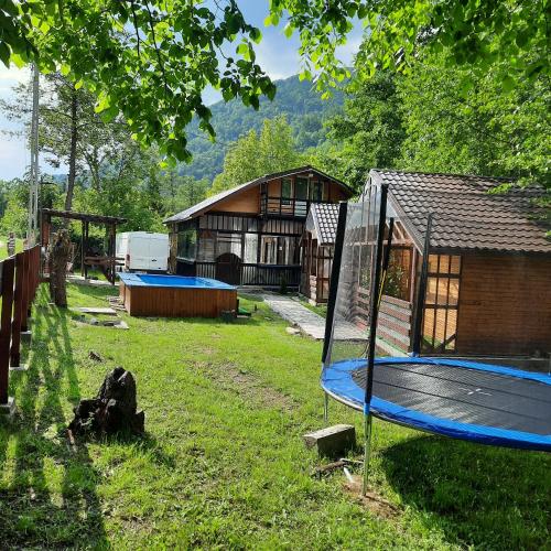 Mariem in Brezoi, Romania