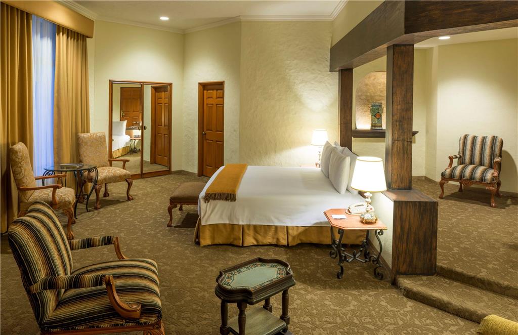 Grand Class King Suite