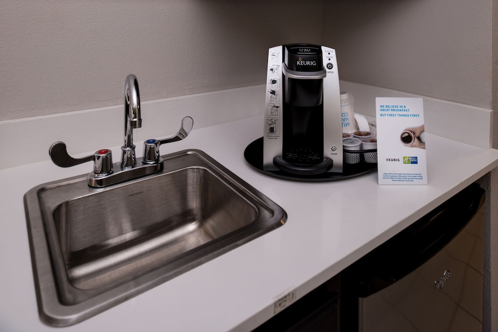 Holiday Inn Express & Suites Bucyrus by IHG - photo 20