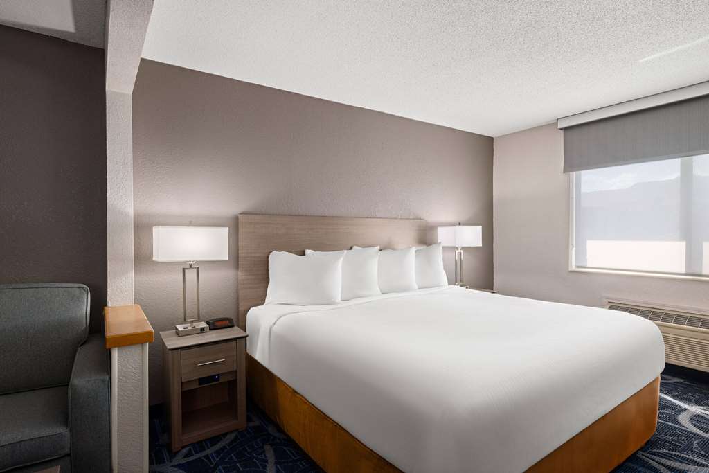 Baymont by Wyndham Waterloo - photo 34