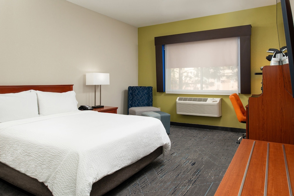 Holiday Inn Express Suites Farmington - photo 39