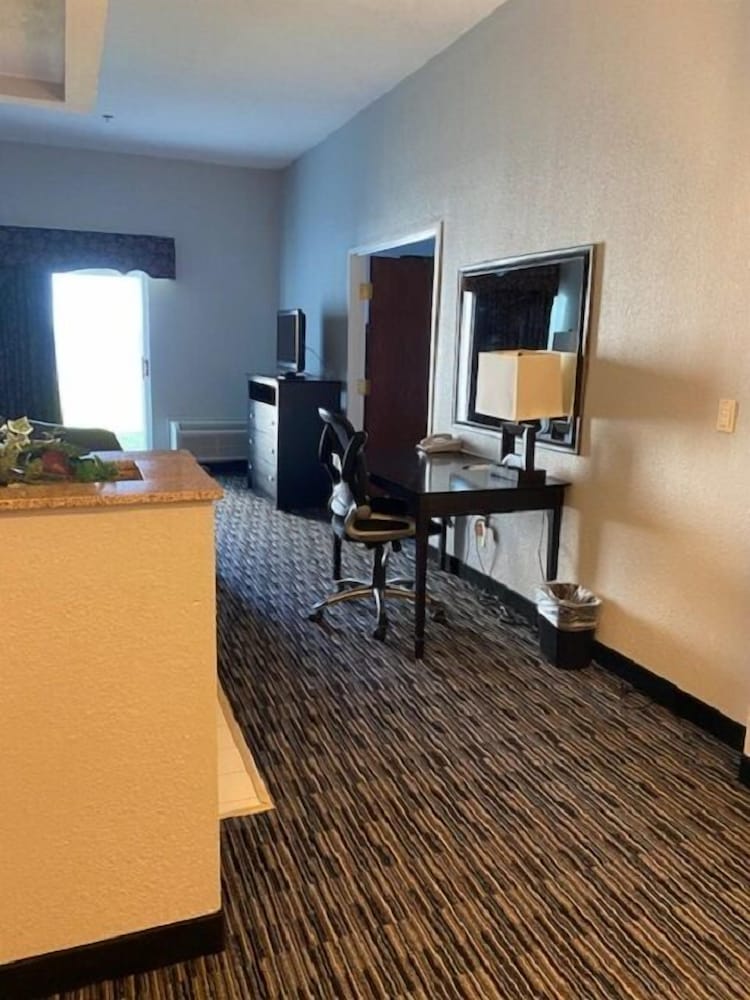 Lakeside Resort and Conference Center - photo 34
