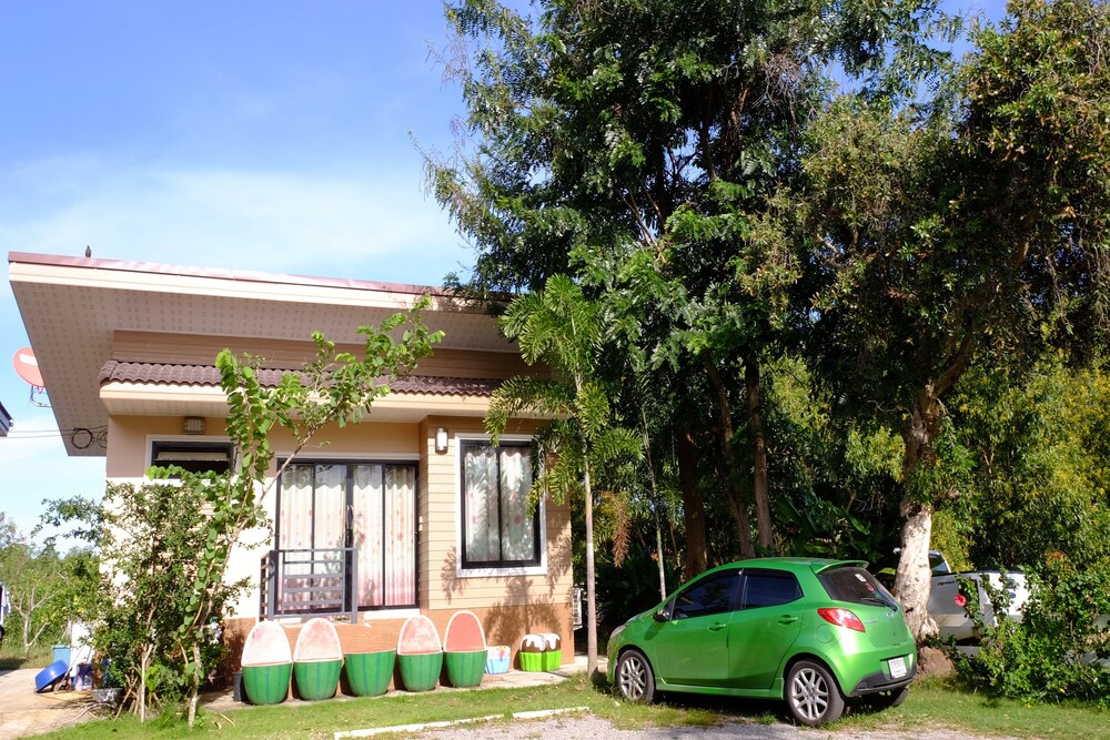 Baankafae Resort - carbon neutral hotel in Rayong