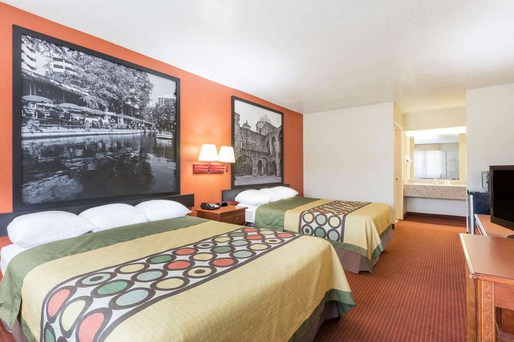 Super 8 by Wyndham San Antonio at I 10 - featured photo