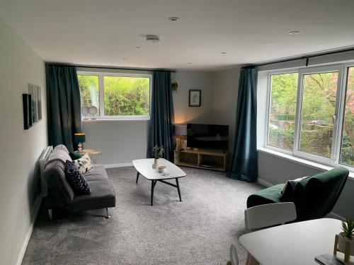 Bronte Country 2 Bed Apartment near Cliffe Castle — 4-Star Luxury Hotel in Keighley, United Kingdom