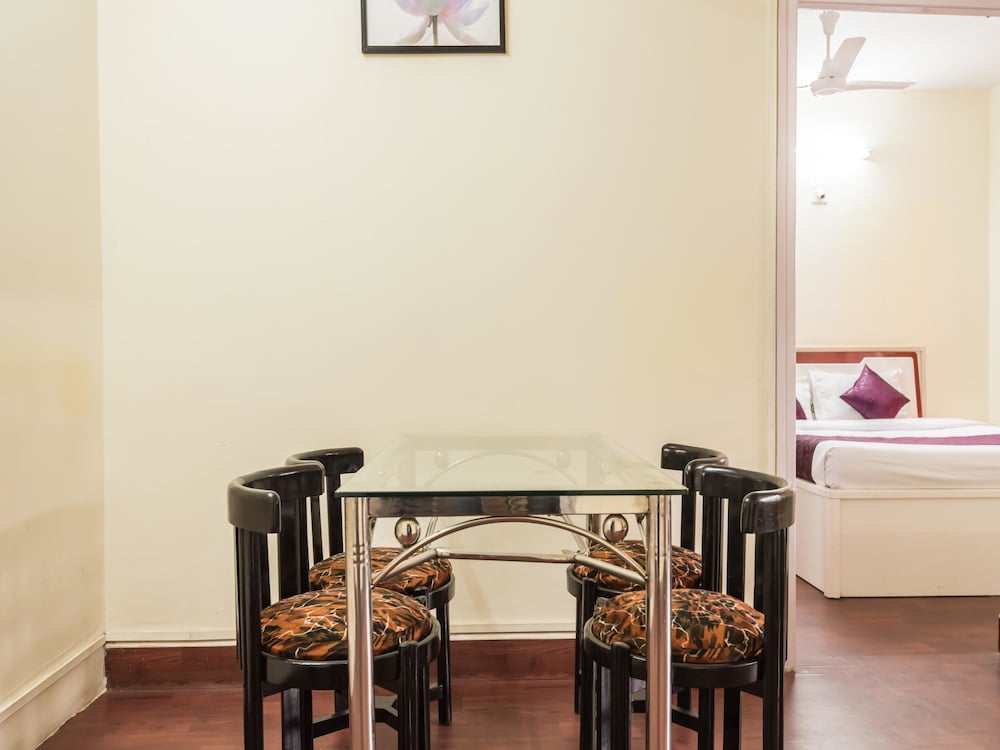 OYO Apartments Malad Raheja Complex Road