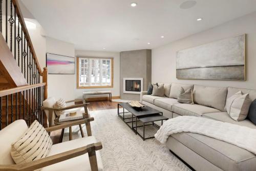Central AC Updated 4 BR 4 5 BA Townhouse Pool — 4-Star Luxury Hotel in Aspen, United States