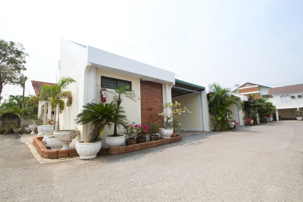 Bualuang Angthong Hotel — hotel in Ang Thong