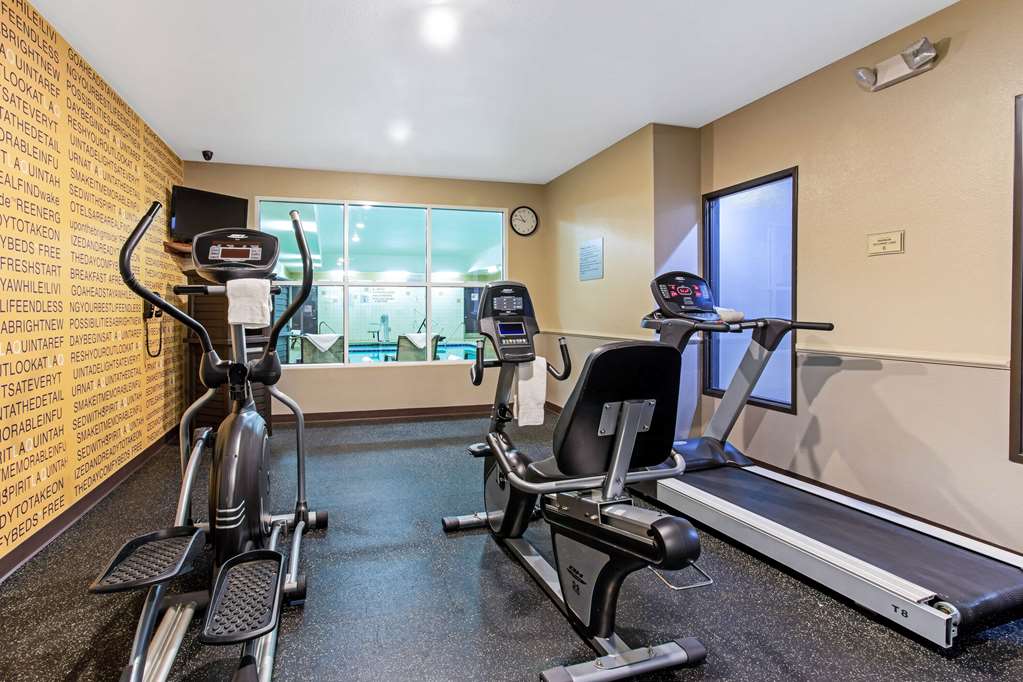 La Quinta Inn & Suites by Wyndham Denver Gateway Park - photo 17