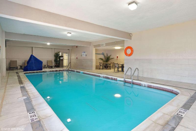 Quality Inn & Suites Morgantown University Area - photo 17