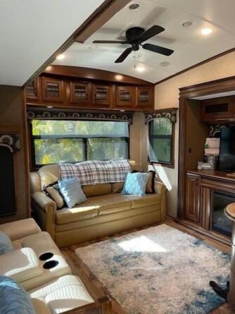Happy Glampers two bathroom w golf cart — hotel in Lake Wales