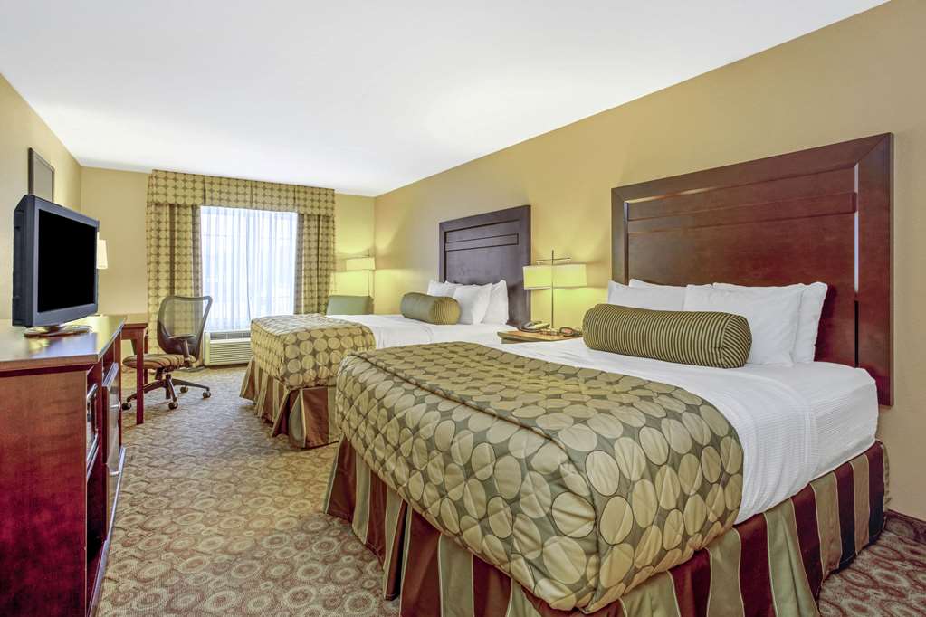 La Quinta Inn & Suites by Wyndham Dickinson - photo 23