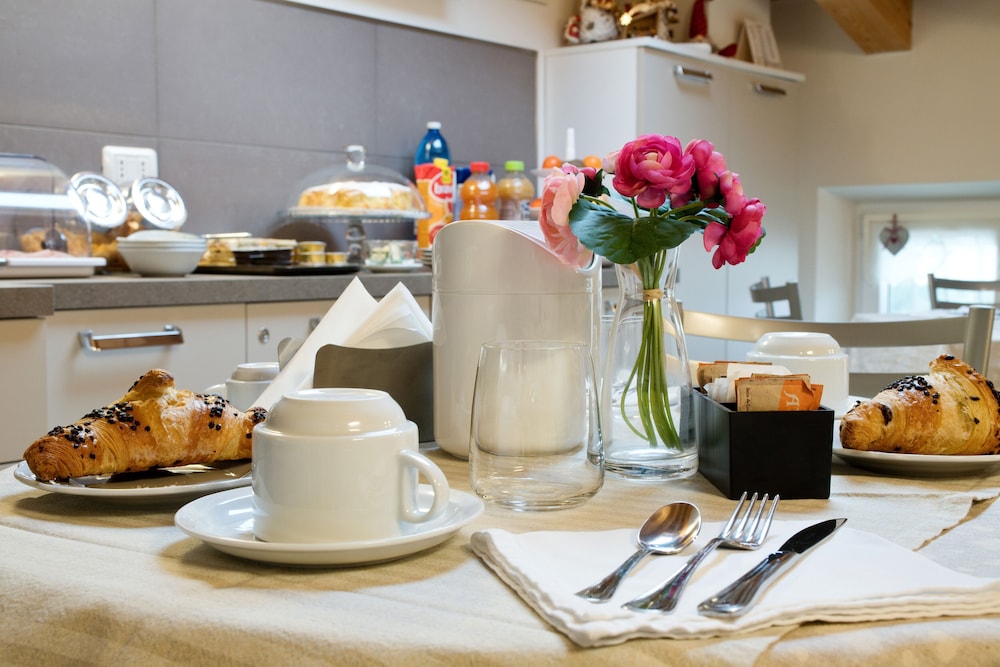 B&B La Casa di Rosa — 4-Star Luxury Hotel in Vago, Italy