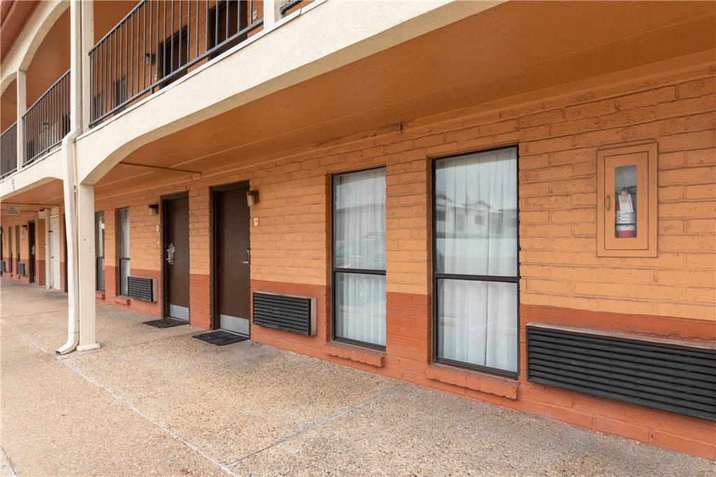 Econo Lodge Austin North near The Domain - photo 29