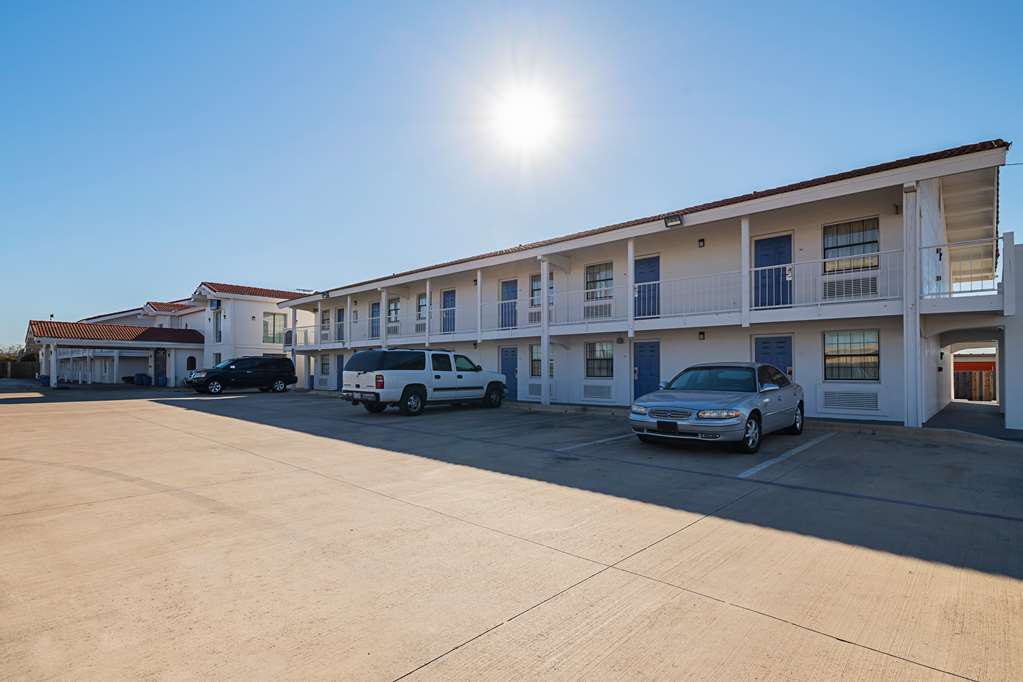 Motel 6 Grand Prairie TX Interstate 30 - photo 2