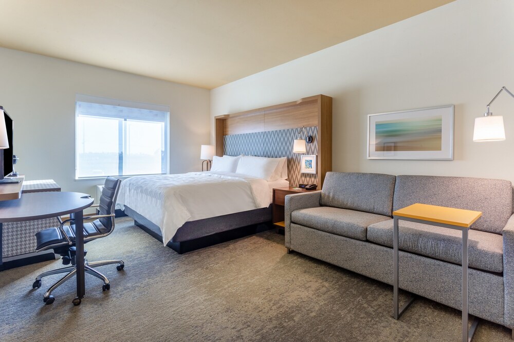 Holiday Inn & Suites Cedar Falls Waterloo Event Ctr by IHG - photo 6