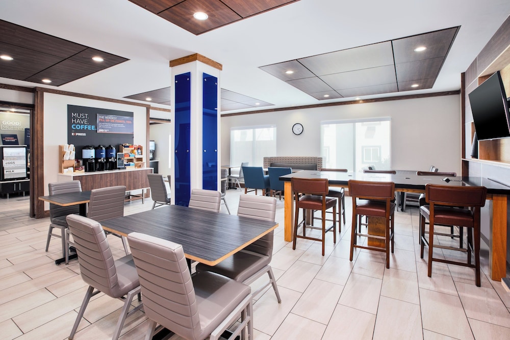 Holiday Inn Express & Suites Buffalo by IHG - photo 46