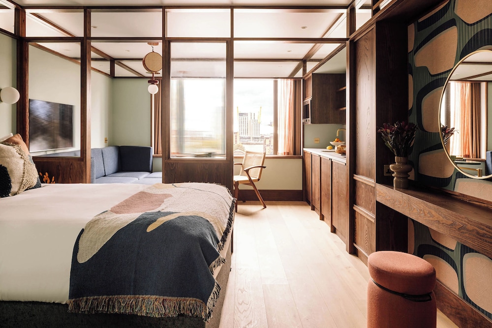 Locke London Canary Wharf — 4-Star Luxury Hotel in London, United Kingdom